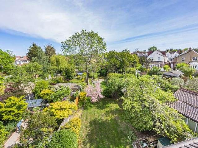 6 bed house for sale