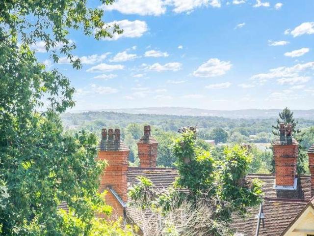 6 bed house for sale