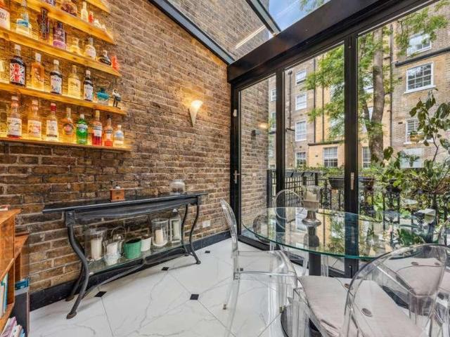6 bed house for sale