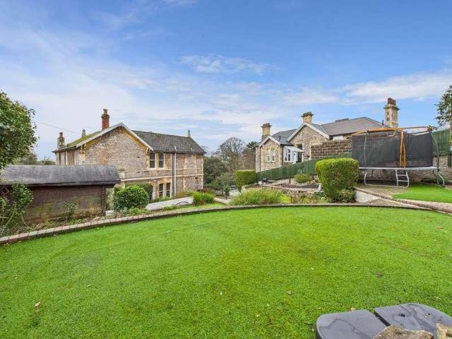6 bed house for sale