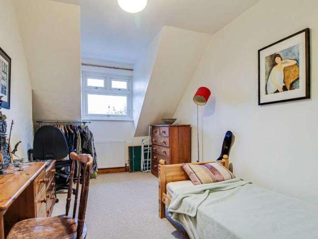 6 bed house for sale