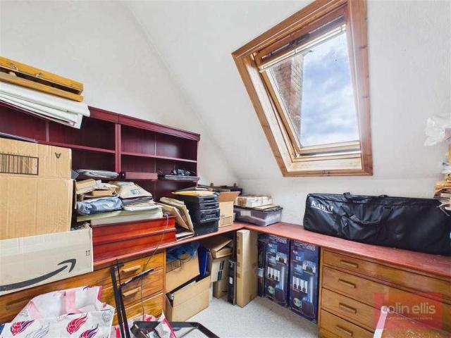 6 bed house for sale