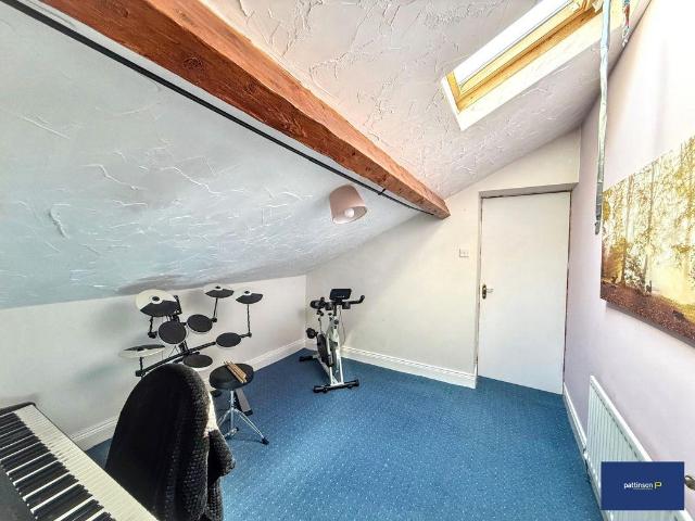 6 bed house for sale