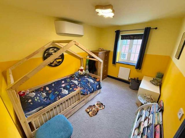 6 bed house for sale