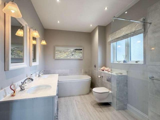 6 bed house for sale