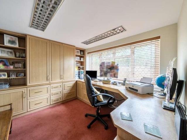 6 bed house for sale