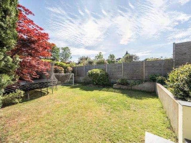 6 bed house for sale
