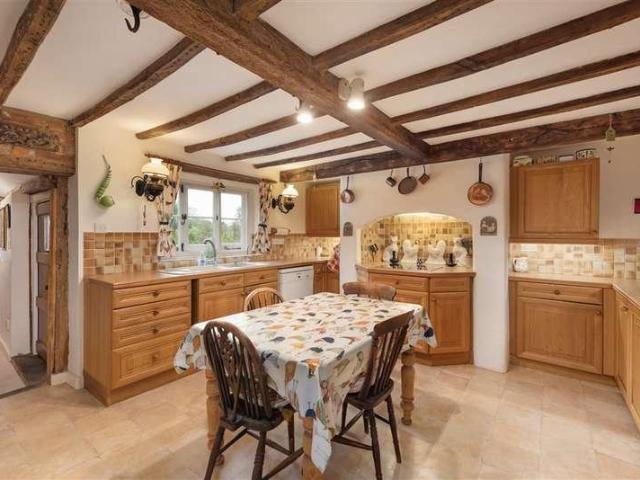 6 bed house for sale
