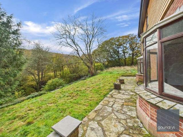 6 bed house for sale