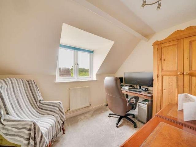 6 bed house for sale