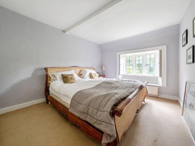 6 bed house for sale