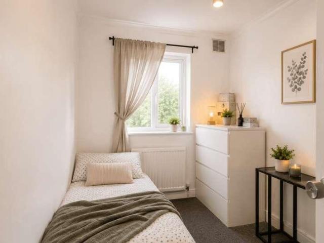 6 bed house for sale