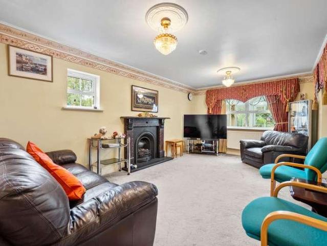 6 bed house for sale