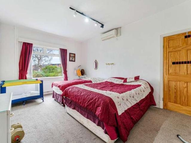 7 bed house for sale