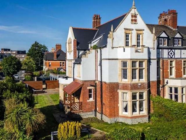 6 bed house for sale