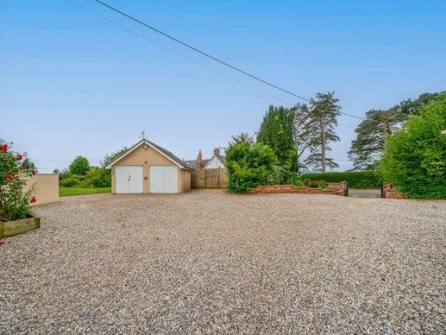 6 bed house for sale