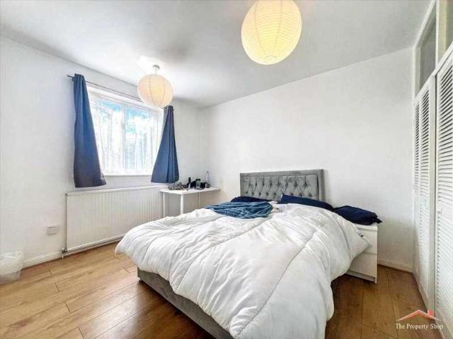6 bed house for sale