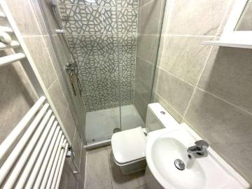 6 bed house for sale