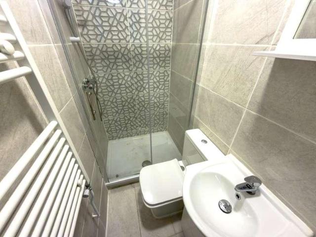 6 bed house for sale