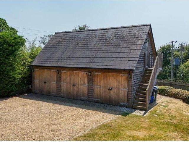 6 bed house for sale