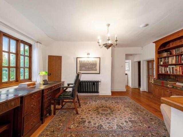 6 bed house for sale