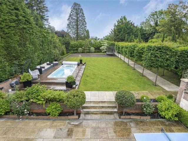 6 bed house for sale