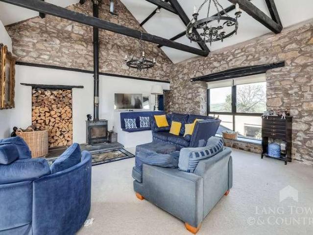 6 bed house for sale