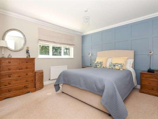 6 bed house for sale