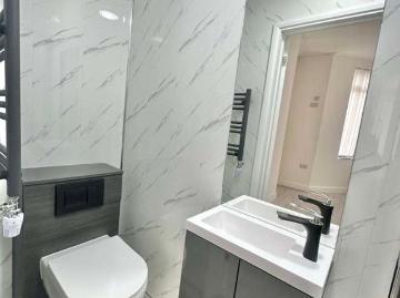6 bed house for sale