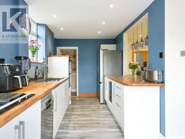 6 bed house for sale