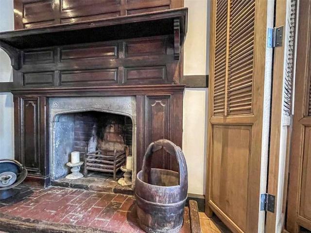 6 bed house for sale