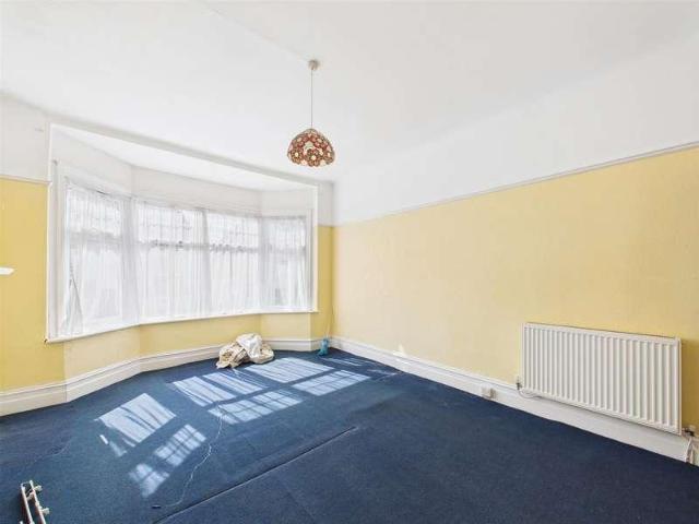 6 bed house for sale