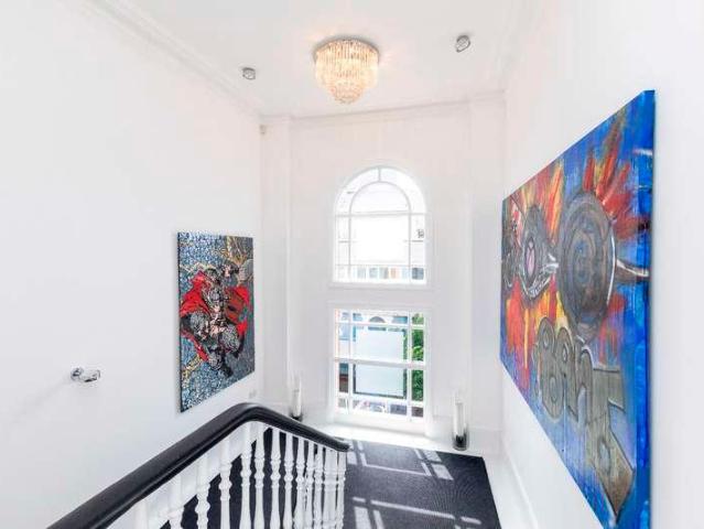 6 bed house for sale