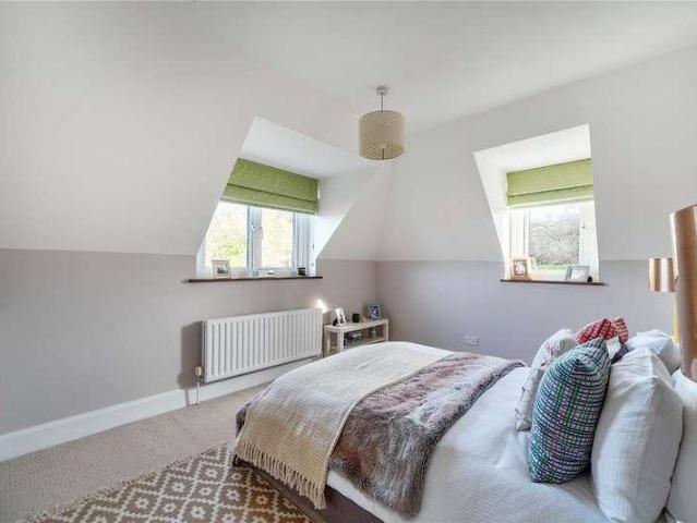 6 bed house for sale