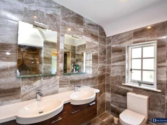 6 bed house for sale