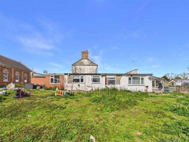 6 bed house for sale