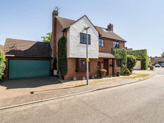 6 bed house for sale