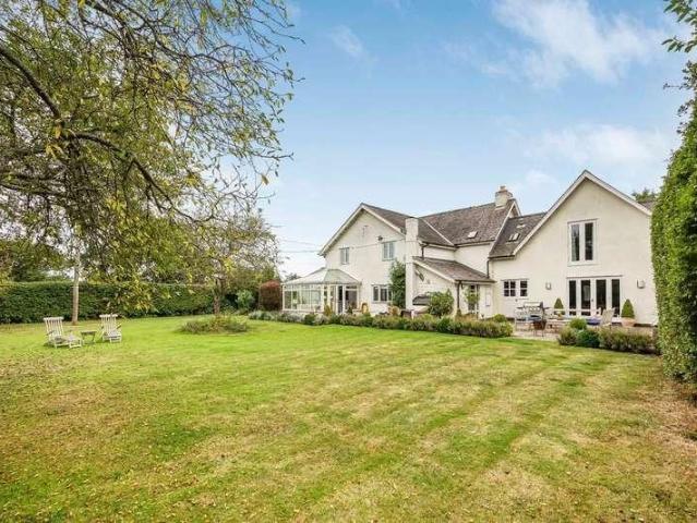 6 bed house for sale