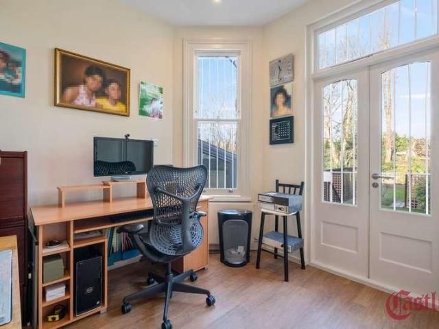6 bed house for sale