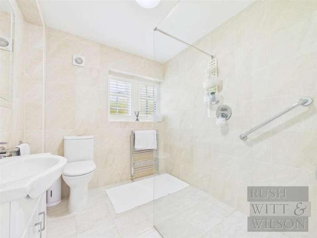 6 bed house for sale