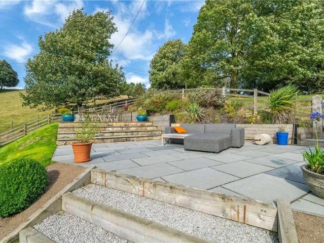 6 bed house for sale