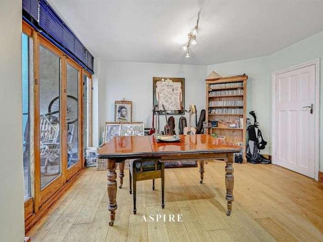 6 bed house for sale