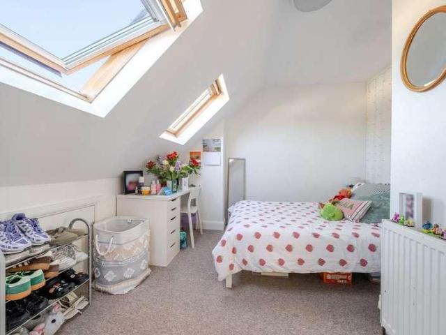 6 bed house for sale