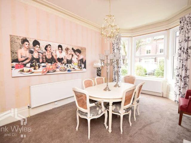 6 bed house for sale