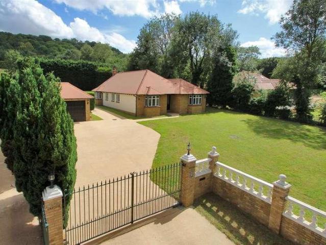 6 bed house for sale