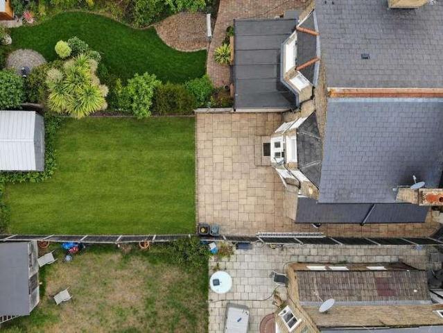 6 bed house for sale