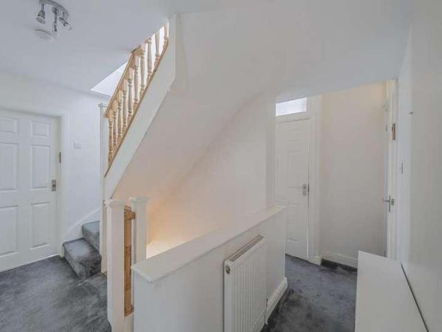 6 bed house for sale