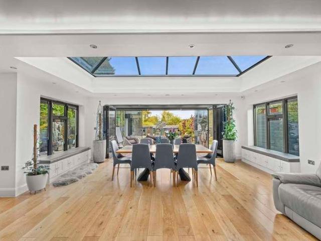 6 bed house for sale