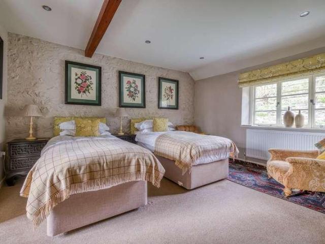 6 bed house for sale