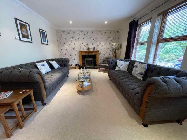 6 bed house for sale